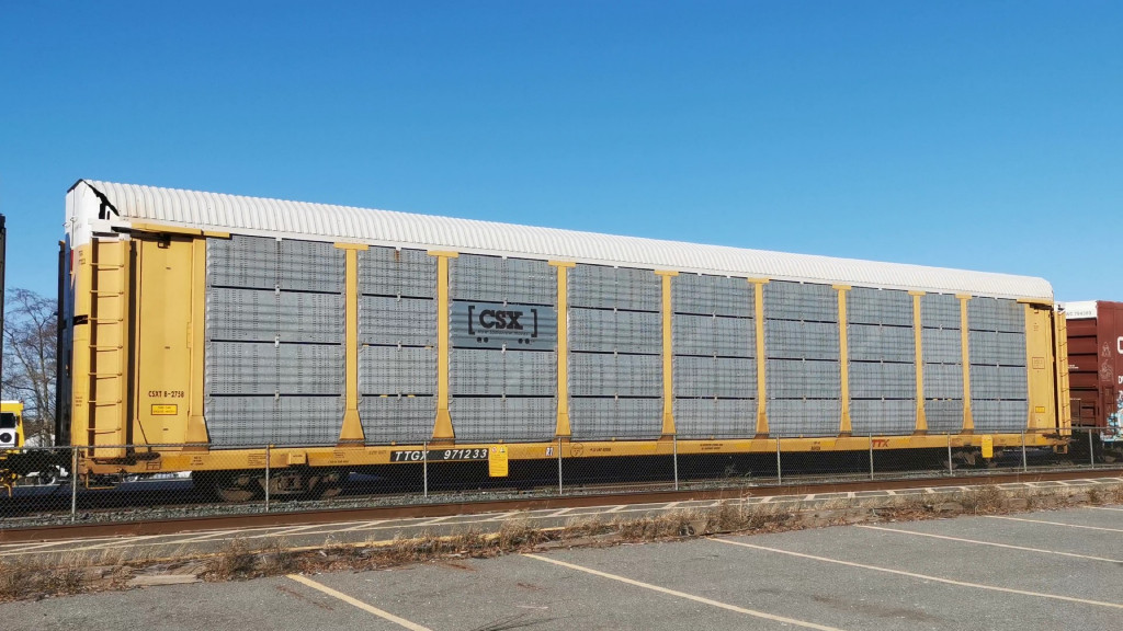 CSXT B2758 (Body) TTGX 971233 (Flat)